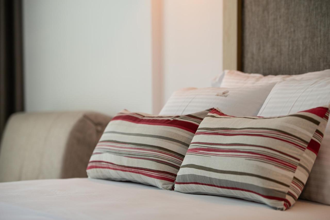 Imagine Luxury Suites Nikiti  Ngoại thất bức ảnh